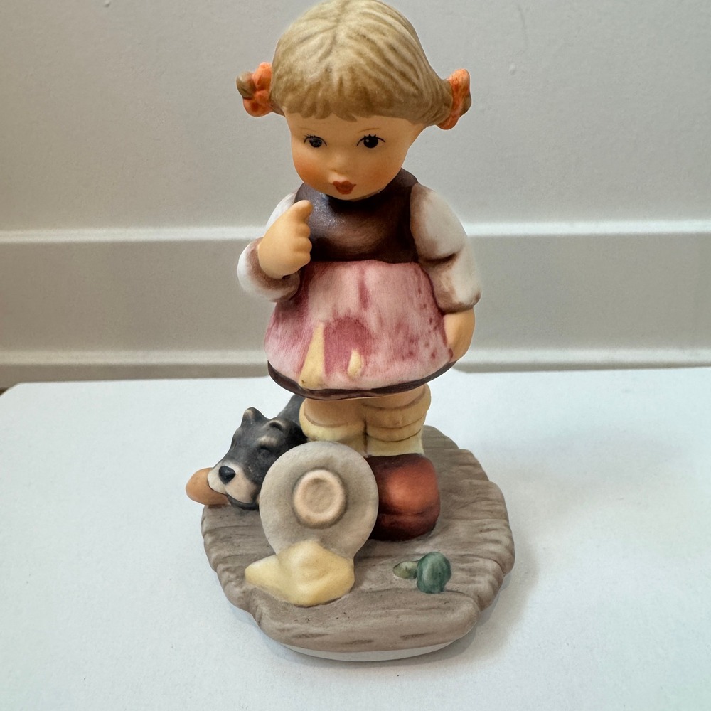 Goebel Berta Hummel Oops! Figurine BH 125 Nobodys Perfect Collection Box COA